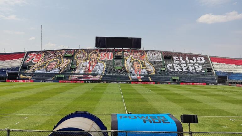 Mosaico de Olimpia en el Defensores del Chaco, en la antesala del duelo ante Fluminense. 