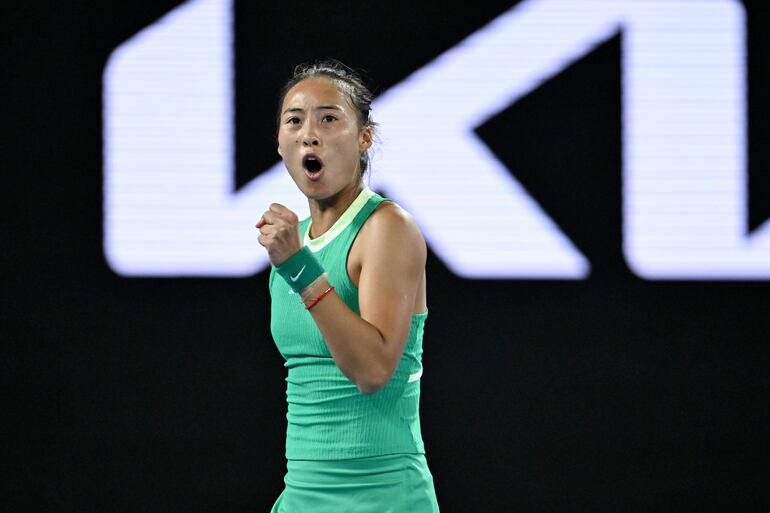 La china Qinwen Zheng (15ª) venció sin grandes apremios a la francesa Océane Dodin y está en cuartos de final.
