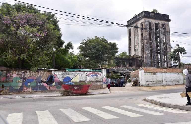 Zona de la calle Isabel La Católica ocupada de manera irregular, según denuncian vecinos.