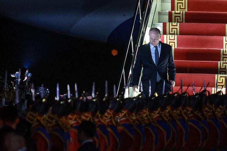 El presidente de Rusia, Vladimir Putin llegó al aeropuerto Internacional de Buyant-Ukhaa, en Mongolia.