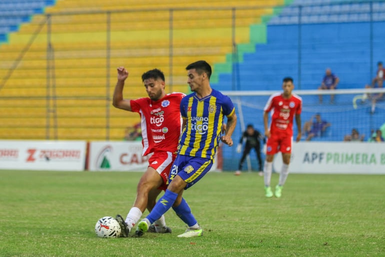 Deportivo Capiatá y 12 de Octubre de Itauguá animaron ayer un equilibrado partido, finalizado 1-1, por la 31ª fecha de la Primera División B, la tercera categoría de nuestro fútbol.