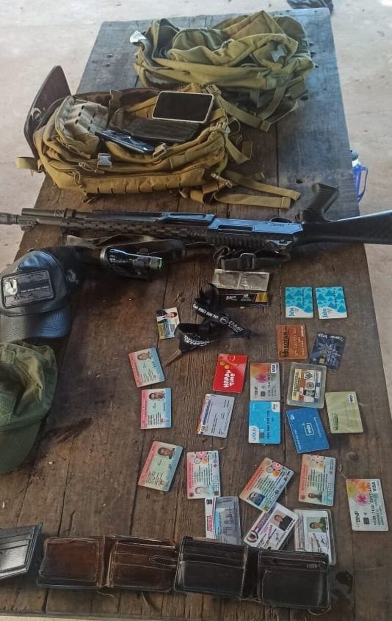 Evidencias encontradas en poder de los militares detenidos como sospechosos de robar y torturar a un ciudadano en San Pedro.