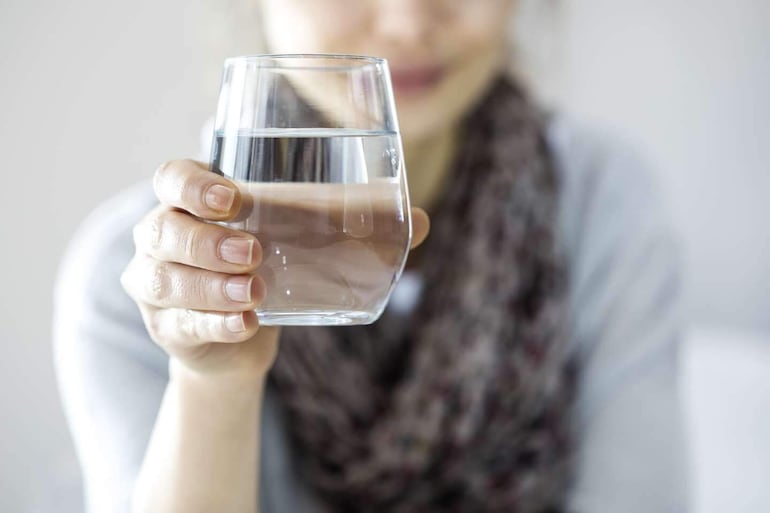 Se debe consumir 1 o 2 cucharadas en 1 vaso de agua.