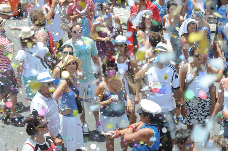 Blocos da rua en Río de Janeiro, Brasil, durante el Carnaval.