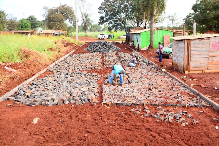 Las obras de empedrado de la calle 2000 se iniciaron esta semana en Ciudad del Este.