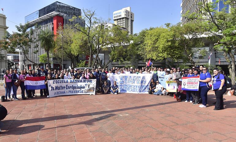 Manifestación de docentes , exigen mayor presupuesto. Como en cada periodo, desfilan los pedidos en el marco del estudio del PGN