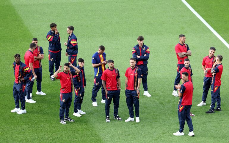 Los jugadores de España en el campo de juego del Olímpico de Berlín antes de la final de la Eurocopa 2024. 