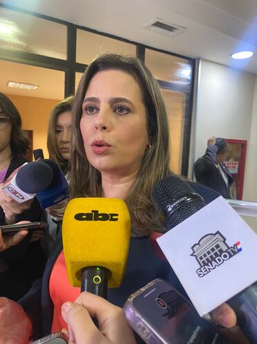 La senadora Kattya González cree que los colorados no deben monopolizar la renegociación del tratado de Itaipú.