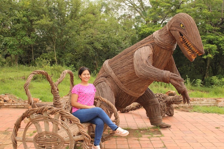 En la cuidad de Tobatí se pueden encontrar llamativas figuras de ysypo.