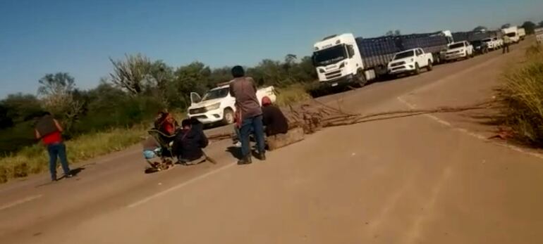 El cierre comenzó en horas de la mañana, liberaron el paso al mediodía y prometen cerrar de nuevo en horas de la tarde.