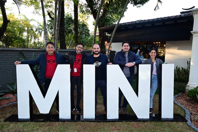 Daniel Park, Milciades Galeano, Alfredo Carmona, Amílcar Paredes y Yenny Cubilla.