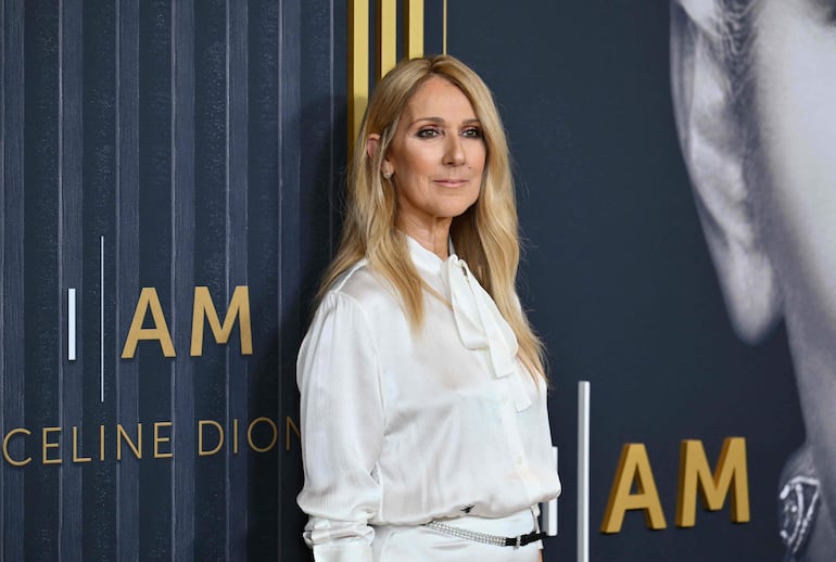 La cantante canadiense Céline Dion fue a ver el show de Adele con sus hijos Eddy y Nelson Angélil. (ANGELA WEISS / AFP)