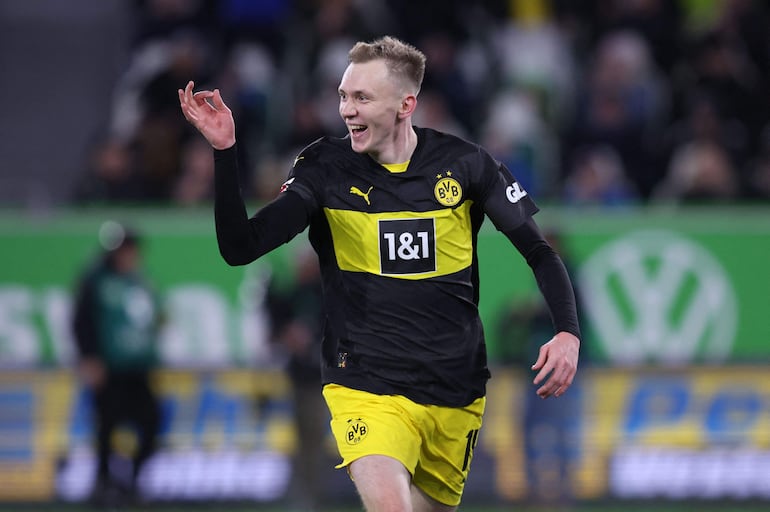 Maximilian Beier (22 años) marcó el segundo gol para el Dortmund.