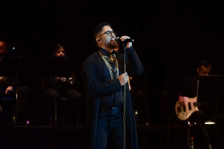 José Mongelós en plena actuación, anoche en el Teatro Municipal.