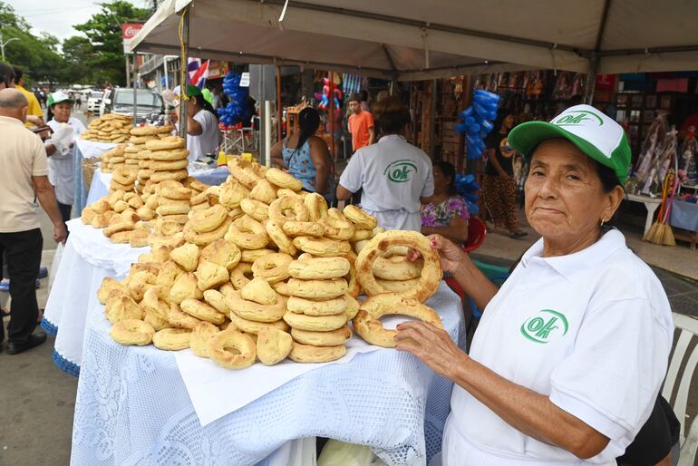 Los vendedores también ya se instalaron en Caacupé para intentar mejorar sus ingresos.