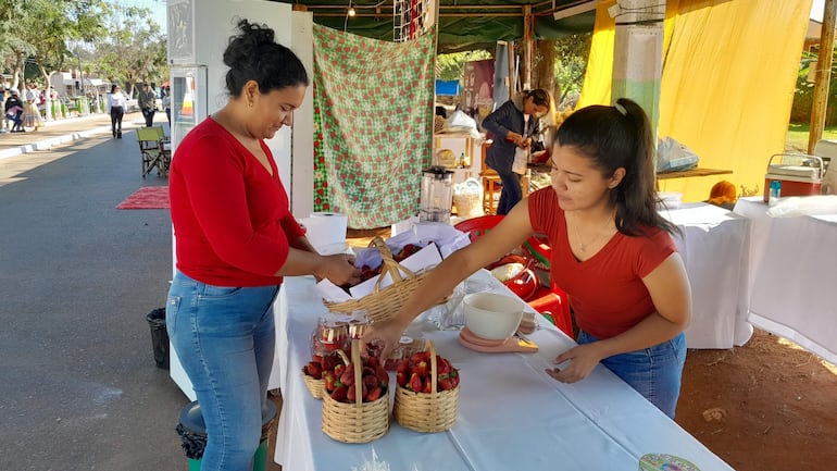 Un total de 30 expositores, entre productores de frutilla y emprendedores, ofrecer sus mejores productos en la tercera edición de la Expo Frutilla de J. Augusto Saldivar.