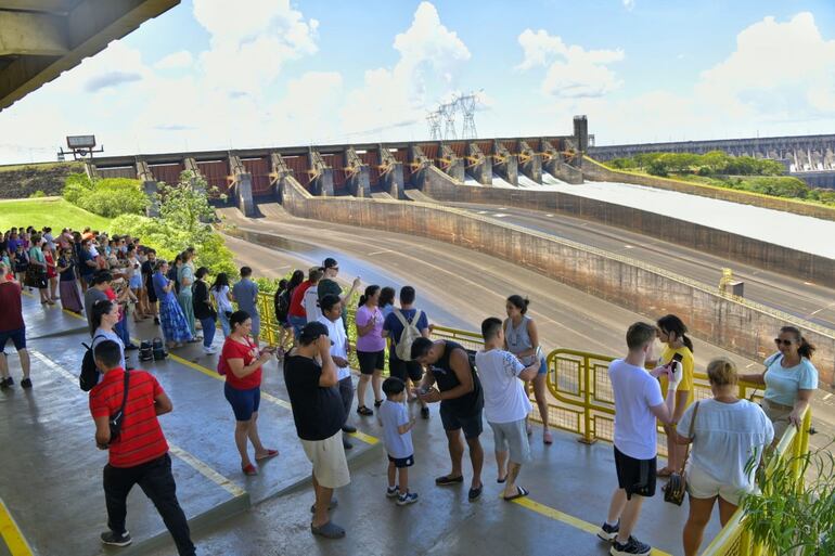El ingreso al Complejo Turístico de Itaipú es gratis pero se requieren agenda previa en algunos casos.