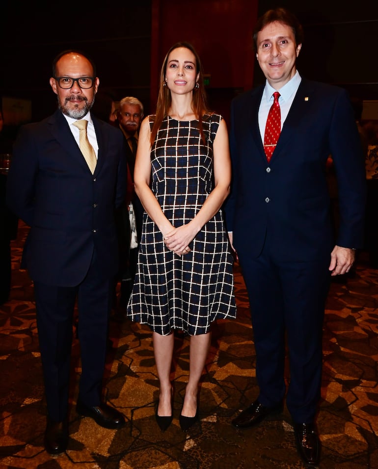 Julio Peralta, Antonella Albertini y Edgar Insfrán. 