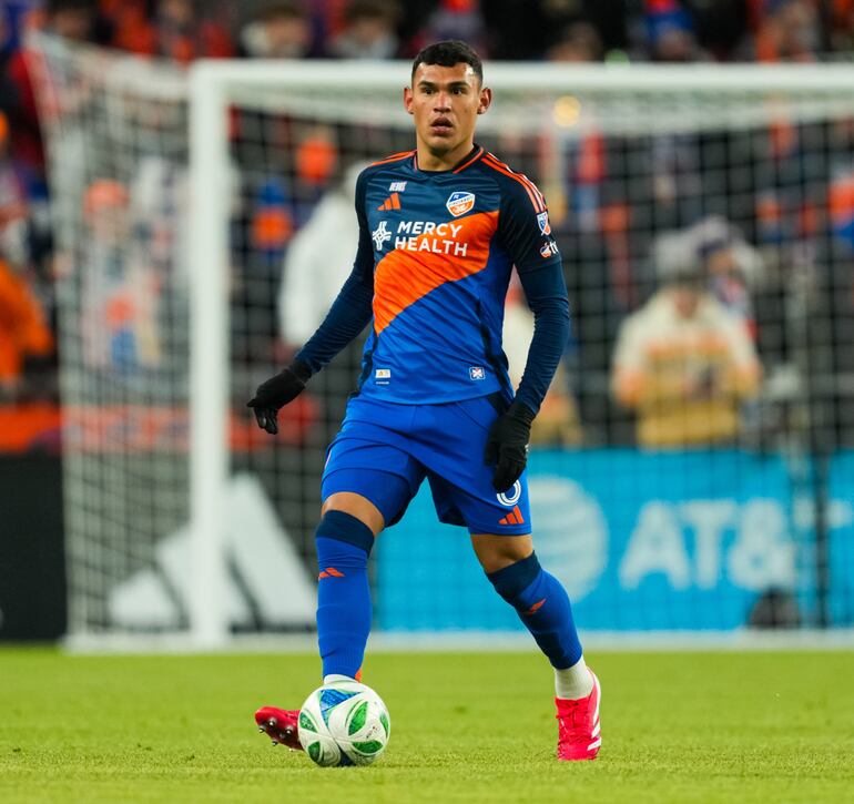 Gilberto Flores, zaguero paraguayo del FC Cincinnati.