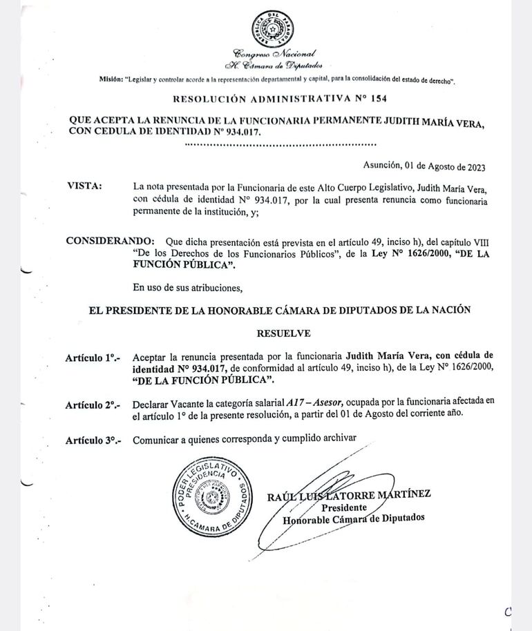 Aceptación de renuncia del año pasado de Judith Vera cuando se candidato a intendenta de San Pedro de Ycuamandiyú. La nota también lleva la firma de Raúl Latorre.