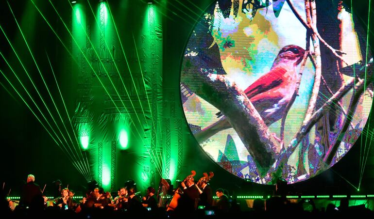 La Orquesta Sinfónica de la Ciudad de Asunción fue la primera en entregar música en la noche.