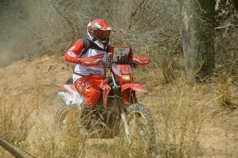 Concentración absoluta de Ezequiel Samudio (Honda CRF), con el  principal objetivo de dar la vuelta y triunfar entre las motos del Grupo N hasta 250 cc. Y así fue.