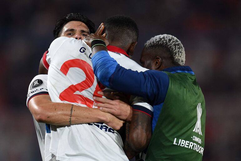 Gonzalo Carneiro (20), jugador de Nacional, celebra un gol en el partido frente a River Plate por la fase de grupos de la Copa Libertadores 2024 en el estadio Gran Parque Central, en Montevideo, Uruguay.