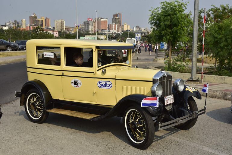 Infaltable el Ford A, uno de los primeros modelos de automóvil a combustión que transitó por las calles de Asunción allá por 1905.