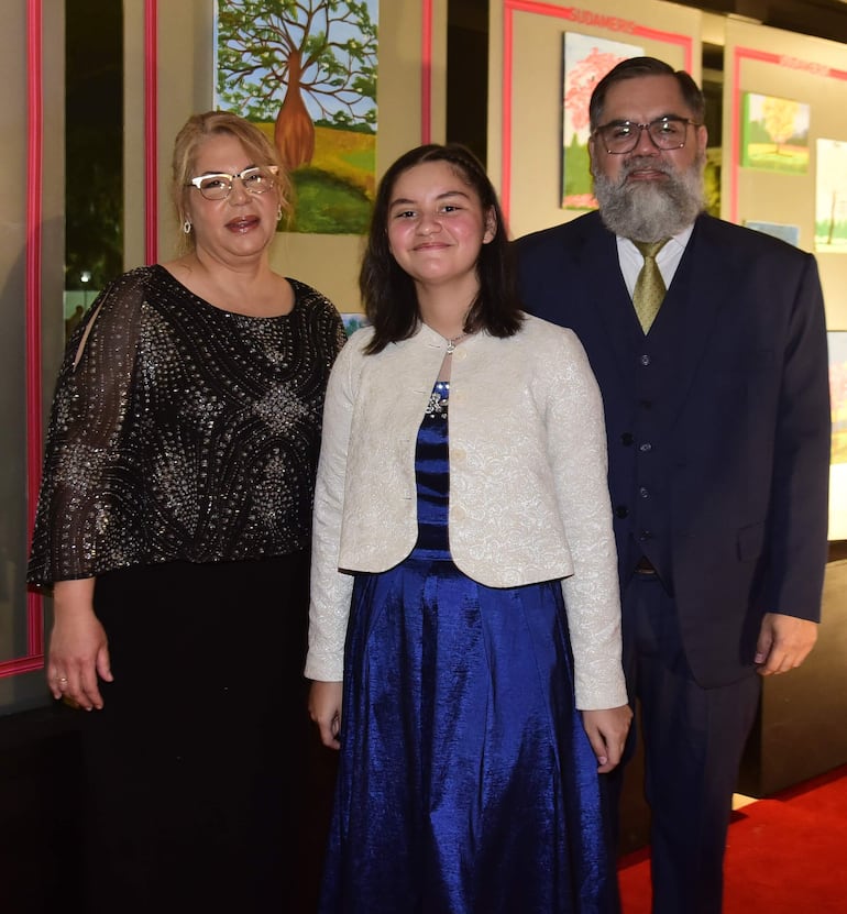 Liliana Rosso de Ávila, Lilia Jemima Ávila Rosso y Humberto Ávila. 