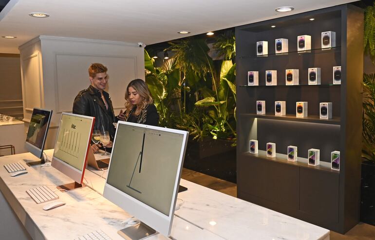 Alemania Cell presentó las instalaciones de la tienda exclusiva de Apple en Paraguay.