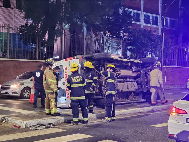 accidente ambulancia camioneta Asunción