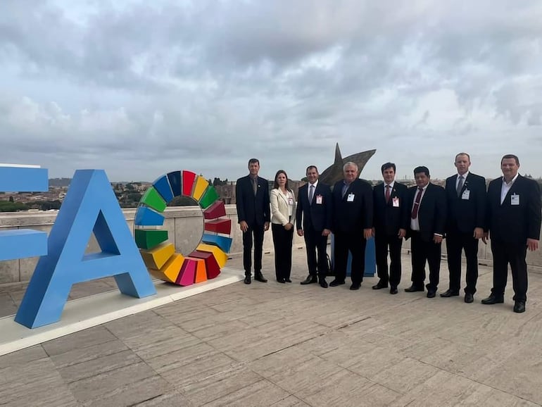 Delegación paraguaya en la reunión de la FAO en Roma, encabezada por el ministro de Agricultura, Carlos Giménez.