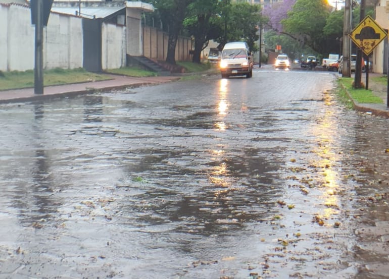 La ansiada lluvia que se abatió sobre  Ciudad del Este y otros distritos  del Alto Paraná puso fin a un largo período de sequía.