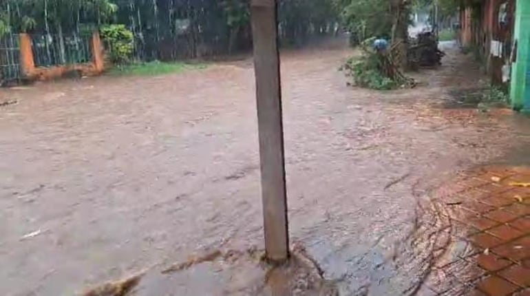 Las calles del barrio Tajasuape quedó totalmente inundado.