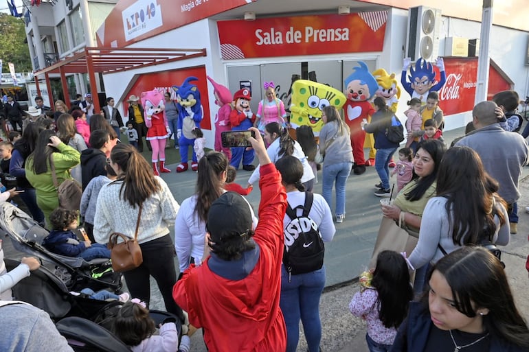 Diversos personajes animados se encuentran en la Expo 2023, convocan a grandes y chicos.