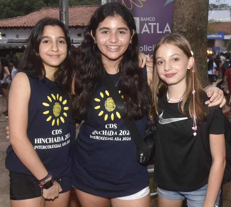 Jazmín Miranda, Roxanne Rojas y Maxine Fratta.