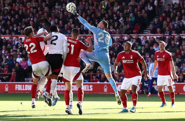 Momento del partido entre Nottingham Forest y Fulham por la sexta fecha de la Premier League en el City Ground Stadium, en Nottingham.