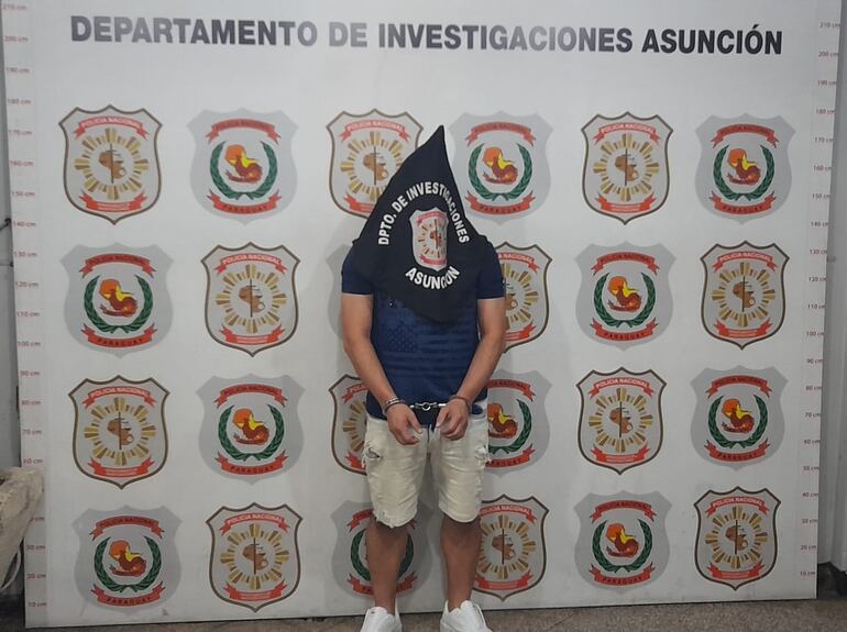 R. A. F. I. está detenido en la base de Investigaciones de la Policía de Asunción, tras ser detenido por supuesto abuso sexual y violación de su hijastra.