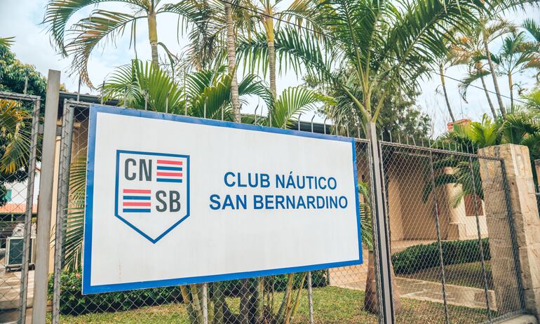 Fachada del Club Náutico de San Bernardino.