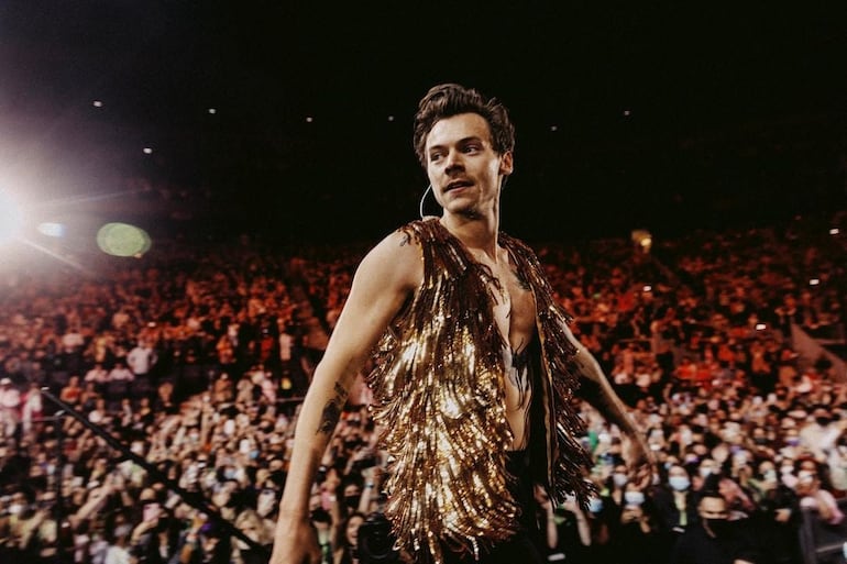 Harry Styles durante un concierto de su gira "Love on tour". El artista británico actuará en Argentina en el mes de diciembre.