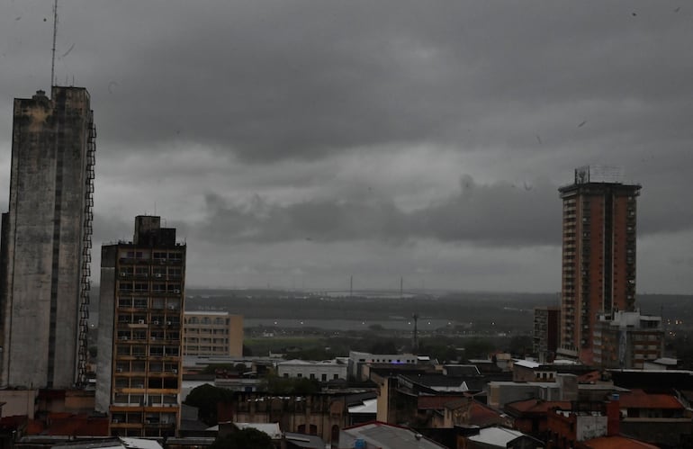 La tormenta también seguirá presentándose en Asunción.