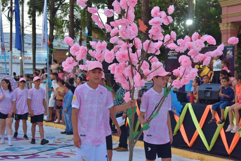 Desfile en Villarrica por el día de la primavera y la juventud.