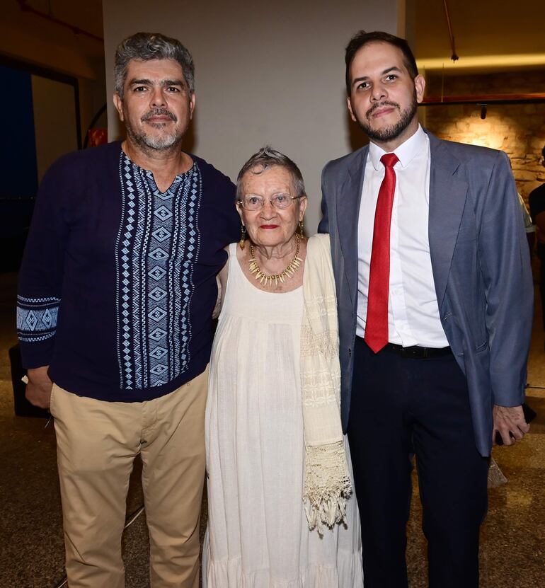 José Quevedo, Lucy Yegros y Alfredo Mendoza.