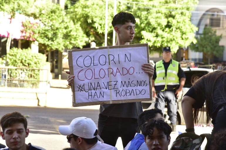 "Colorín colorado... una vez más nos han robado".