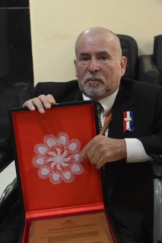 Luis Verón, el homenajeado en Senado.