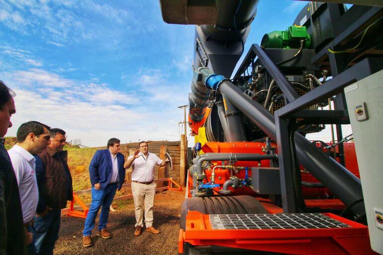 Gobernadores electos de Guairá y Caaguazú pretenden adquirir una planta asfáltica móvil de forma conjunta.