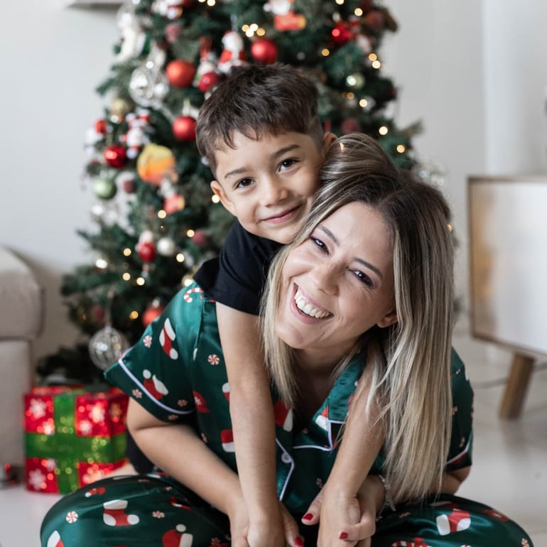 La periodista Denise Hutter con su hijo mayor, Ignacio Galeano. (Instagram/Denise Hutter)