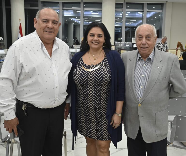 Hugo Benegas, María Brugada de Benegas y Hernán Brugada.