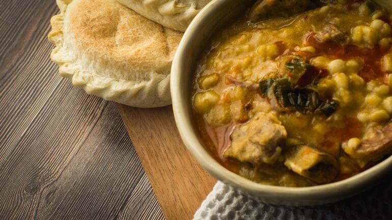 Locro y empanadas.