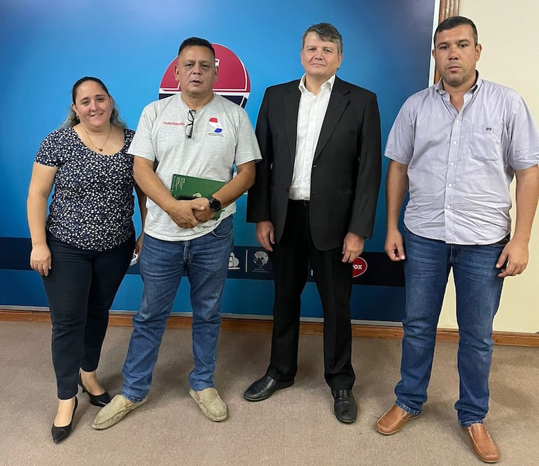 Dirigentes de Copaco se reunieron con el presidente de Copaco, Óscar Stark.